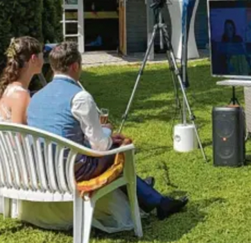 Sie heiraten vor dem Fernseher